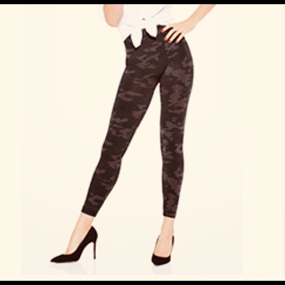 SPANX LEGGINGS(Tag Size XL)TRUE SIZE M-L/Like New